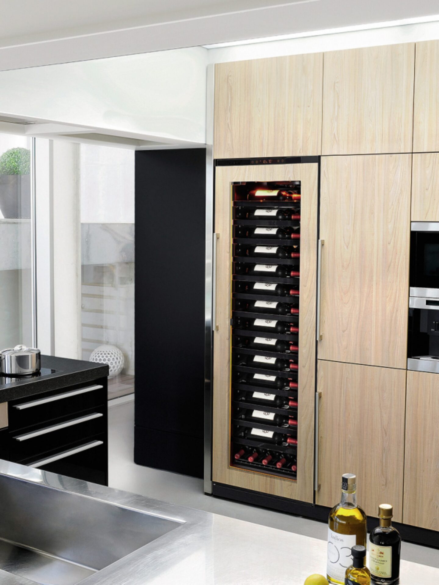 嵌入式酒柜 20 V INSP L amb cuisine bois noirglossy VT black BD scaled